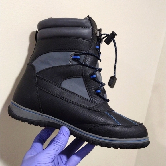 Boys and Girls Totes Snow Boots for Kids - Very Good Condition - Size 5 M - Picture 1 of 8